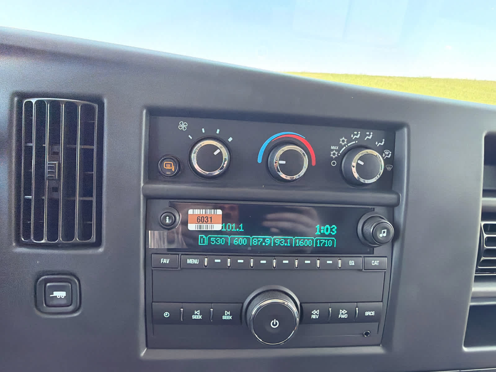 2025 Chevrolet Express Cargo WT