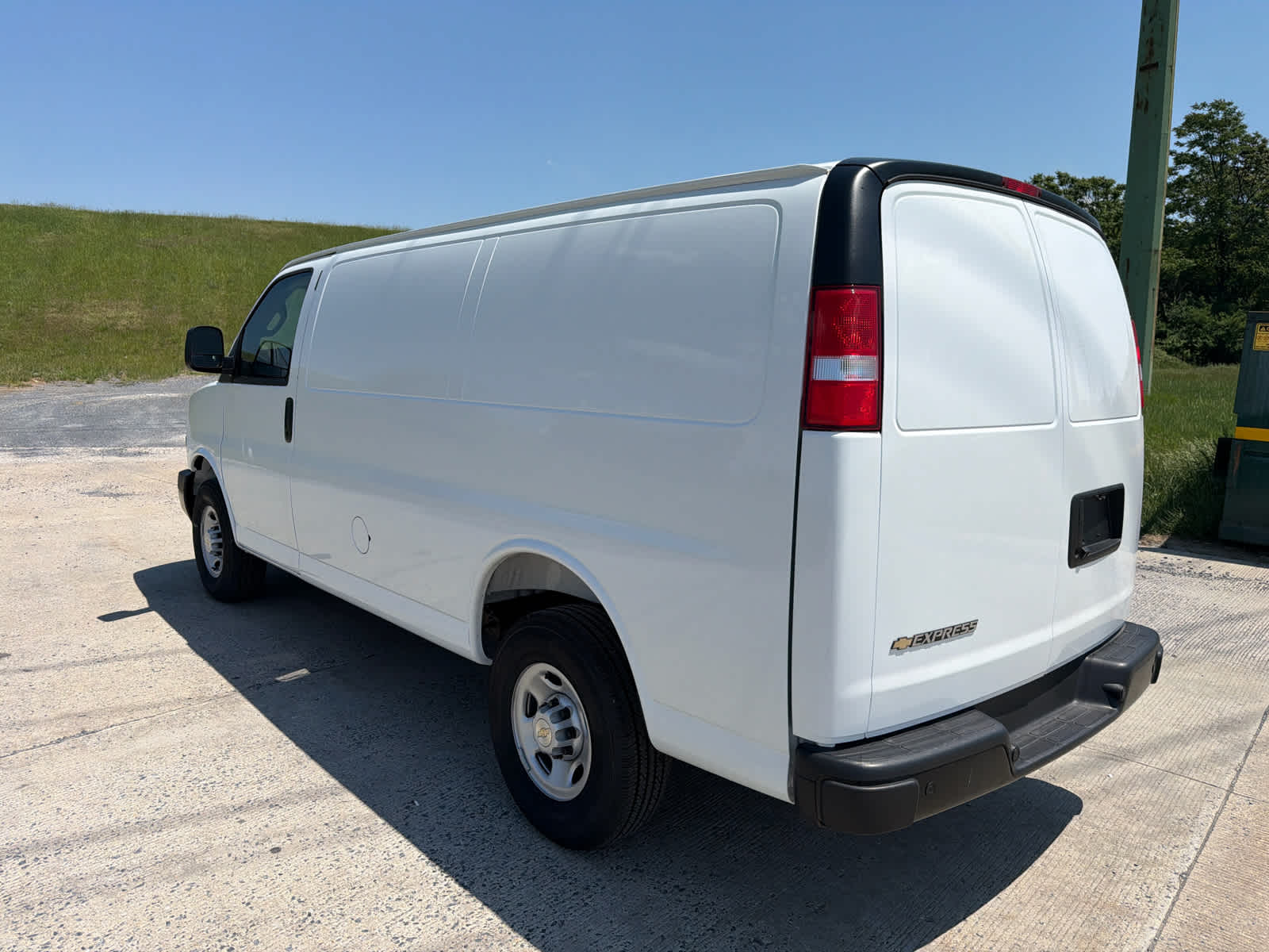 2025 Chevrolet Express Cargo WT