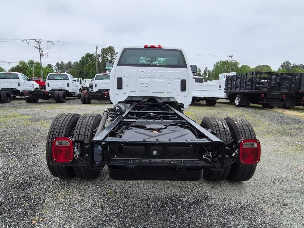 2023 Chevrolet Silverado 5500 HD Work Truck