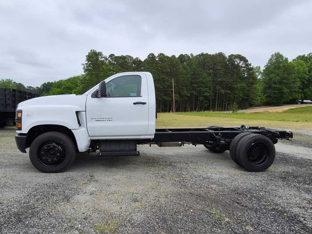 2023 Chevrolet Silverado 5500 HD Work Truck
