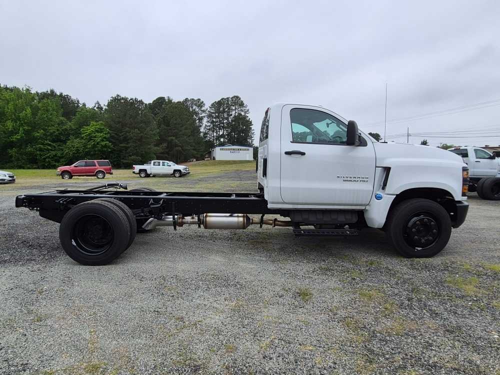 2023 Chevrolet Silverado 5500 HD Work Truck