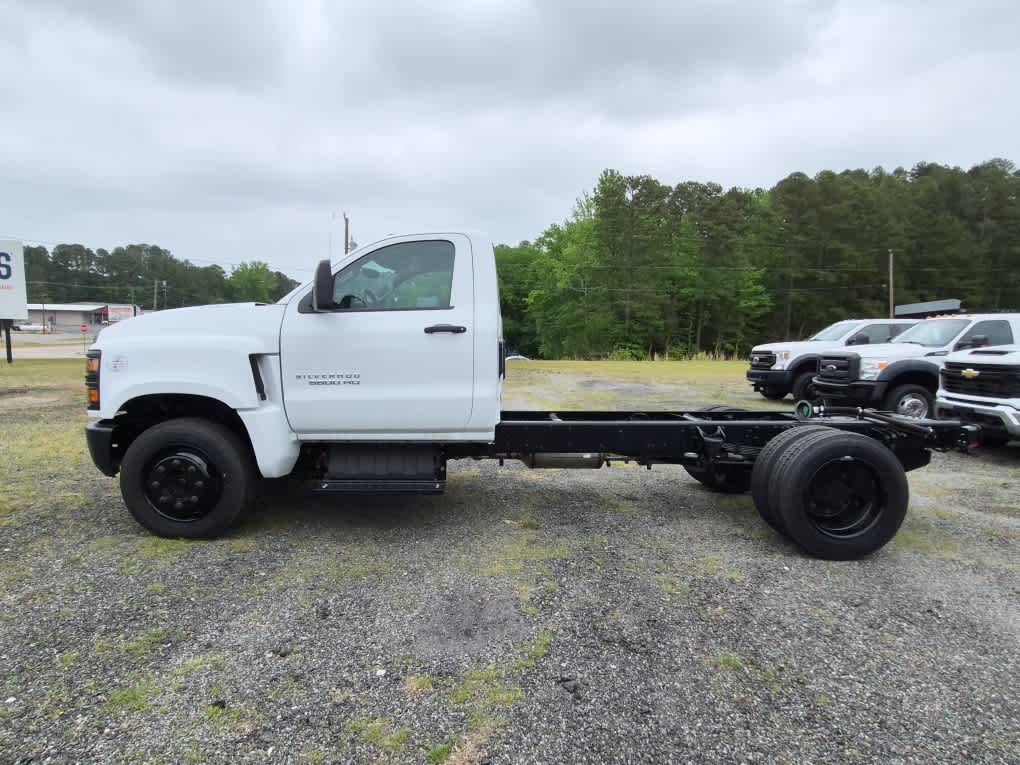 2023 Chevrolet Silverado 5500 HD Work Truck