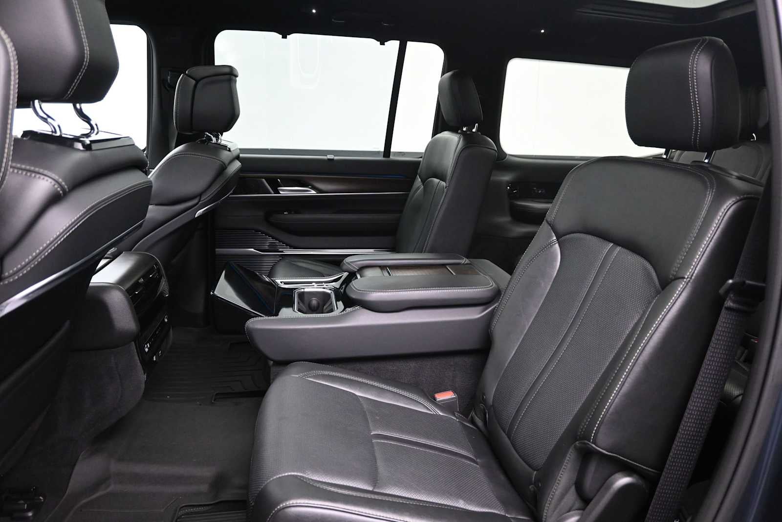 2023 Jeep Grand Wagoneer Base