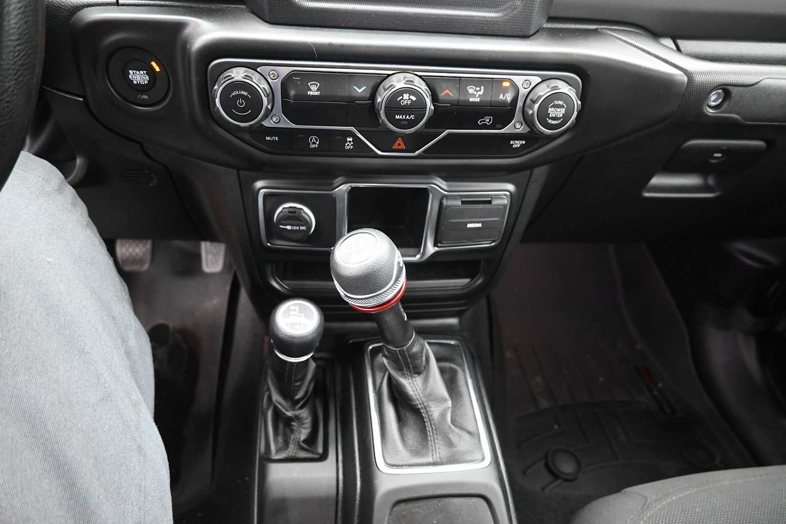 2022 Jeep Gladiator Sport