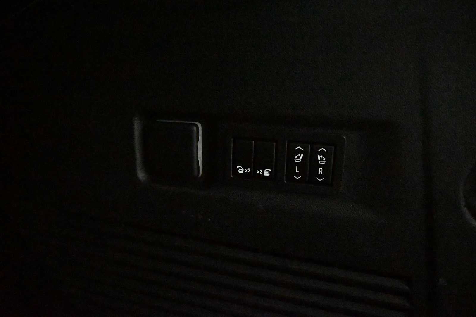 2022 GMC Yukon XL AT4