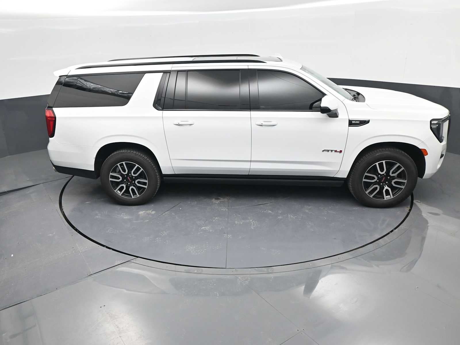 2022 GMC Yukon XL AT4