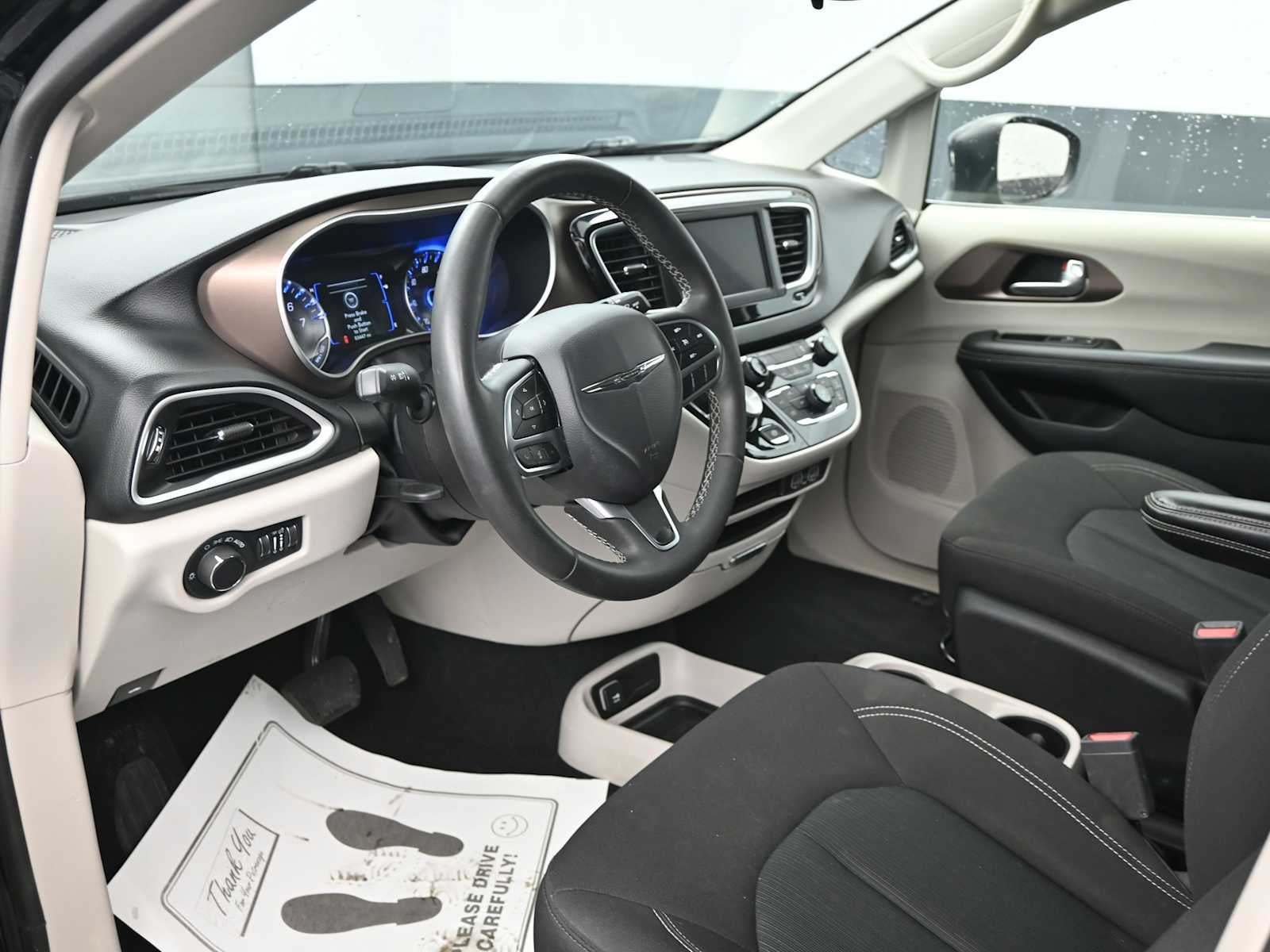 2024 Chrysler Voyager LX
