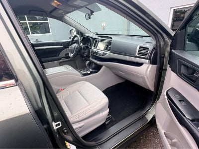 2016 Toyota Highlander LE