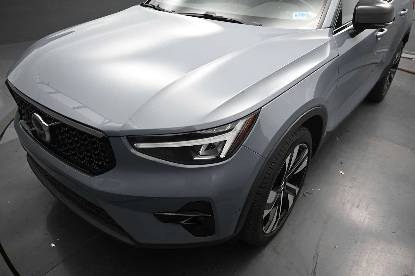 2023 Volvo XC40 Plus Dark Theme