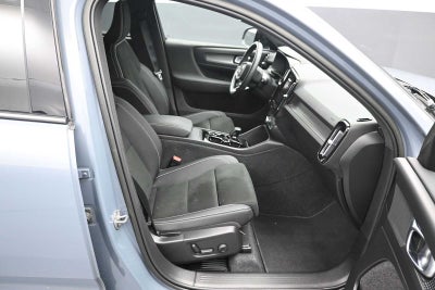 2023 Volvo XC40 Plus Dark Theme