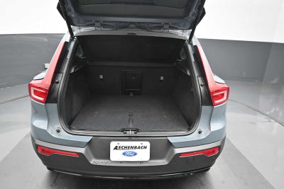 2023 Volvo XC40 Plus Dark Theme
