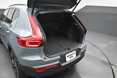 2023 Volvo XC40 Plus Dark Theme