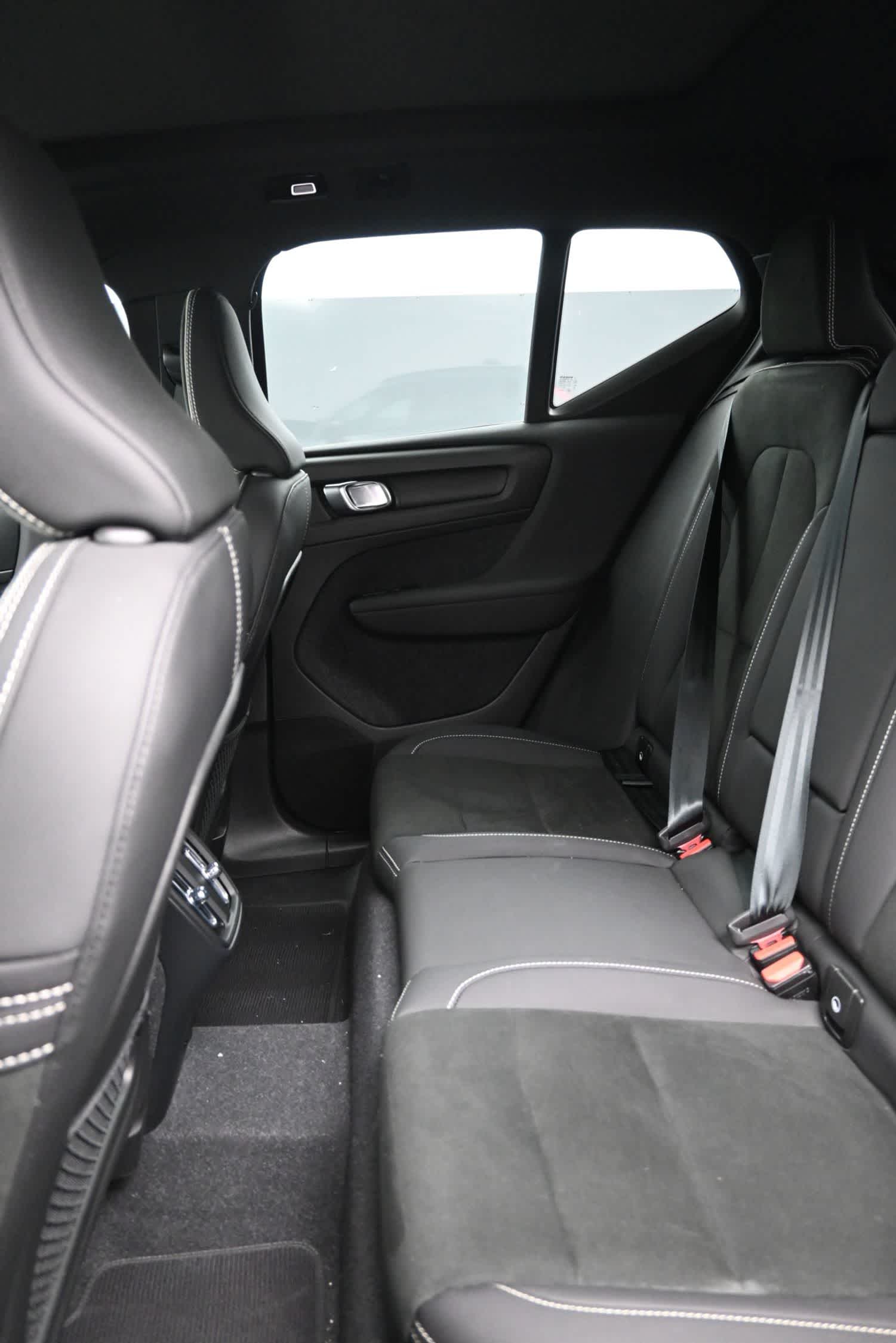 2023 Volvo XC40 Plus Dark Theme
