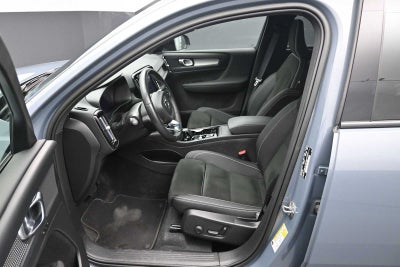 2023 Volvo XC40 Plus Dark Theme