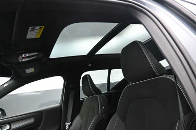 2023 Volvo XC40 Plus Dark Theme