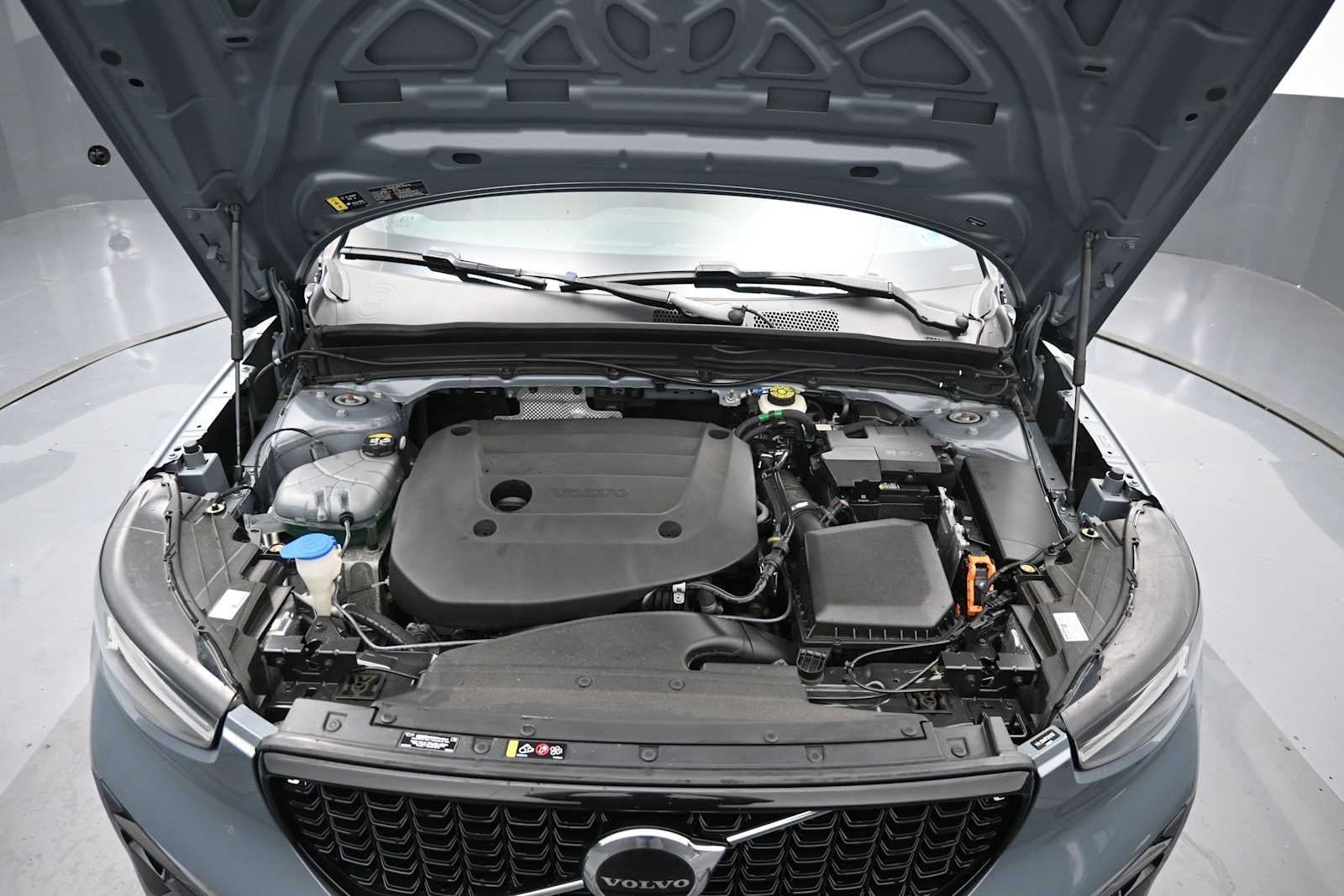 2023 Volvo XC40 Plus Dark Theme