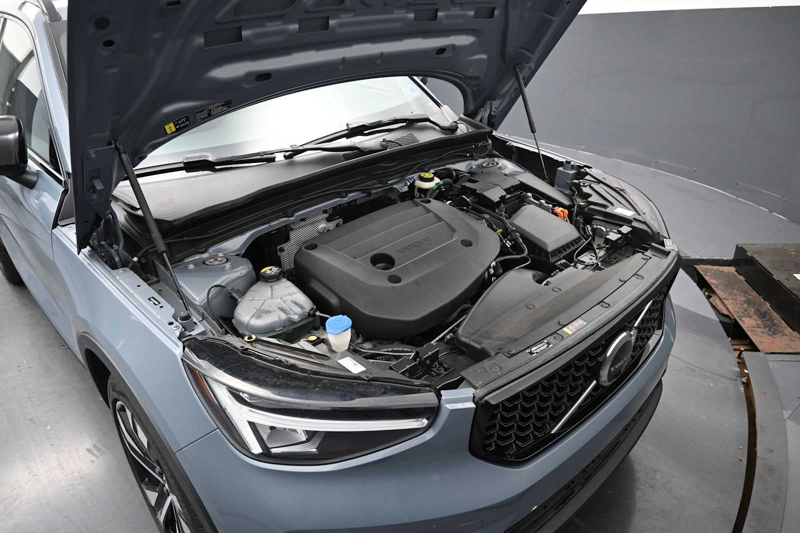 2023 Volvo XC40 Plus Dark Theme
