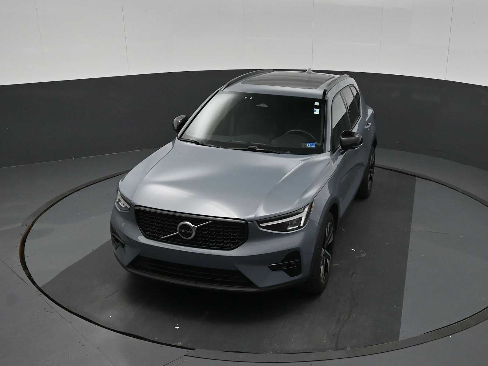 2023 Volvo XC40 Plus Dark Theme