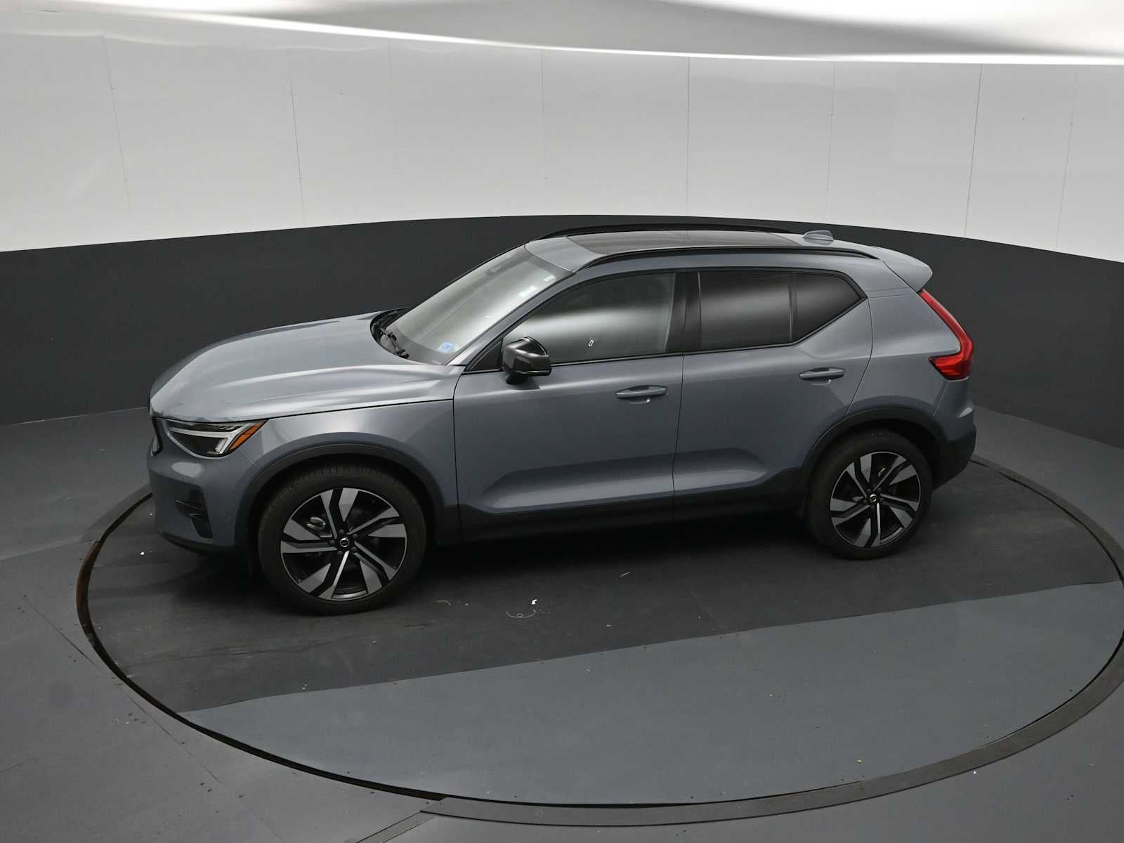 2023 Volvo XC40 Plus Dark Theme