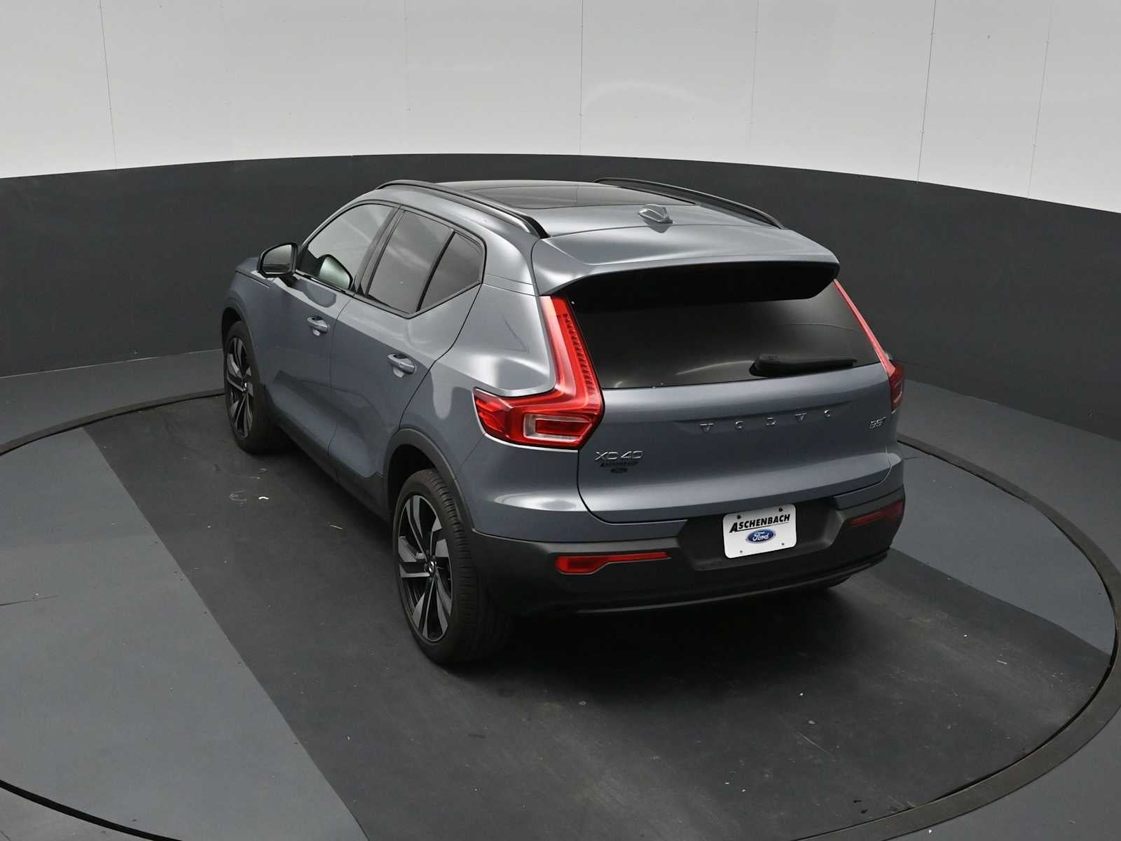 2023 Volvo XC40 Plus Dark Theme