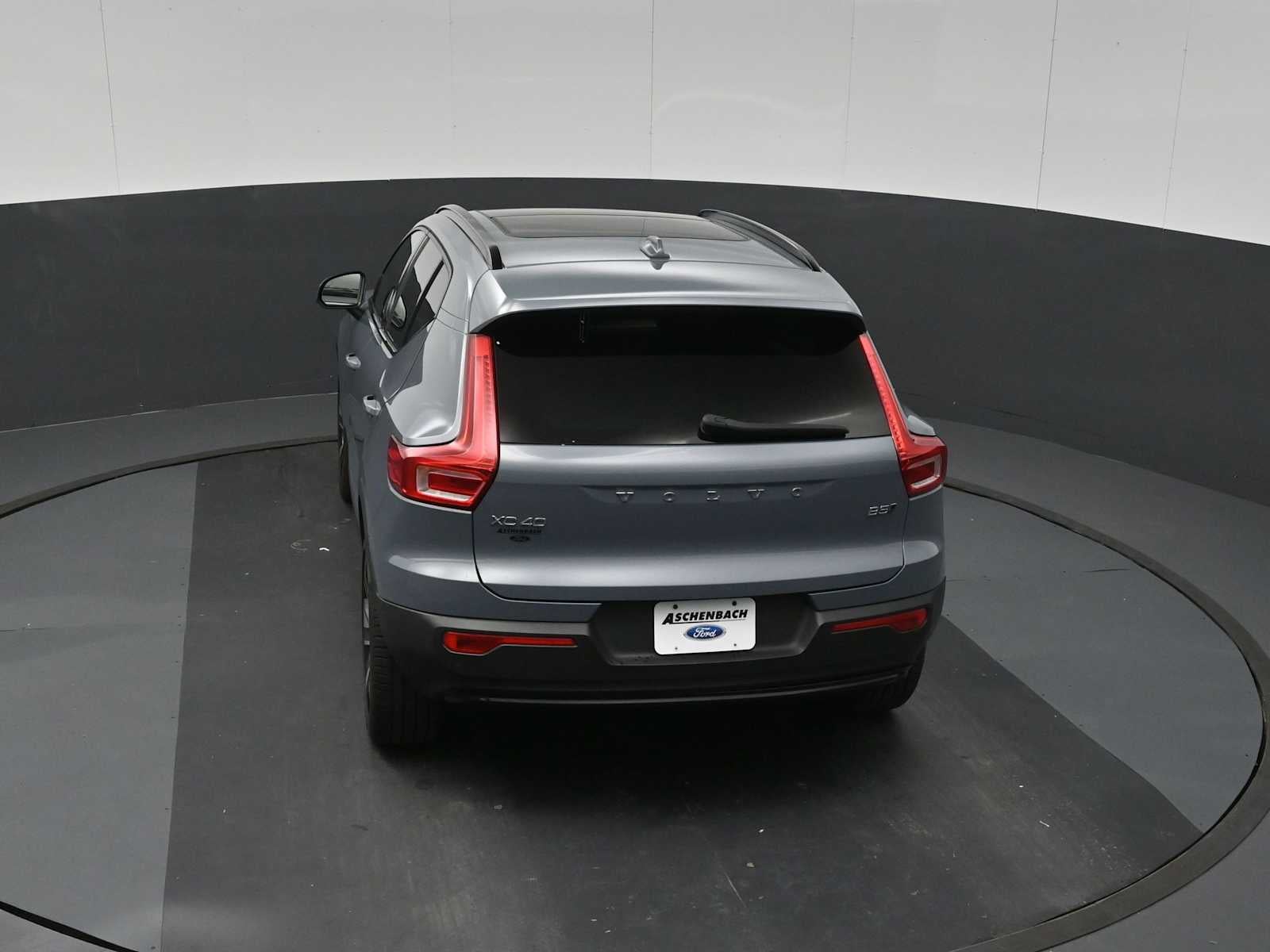 2023 Volvo XC40 Plus Dark Theme