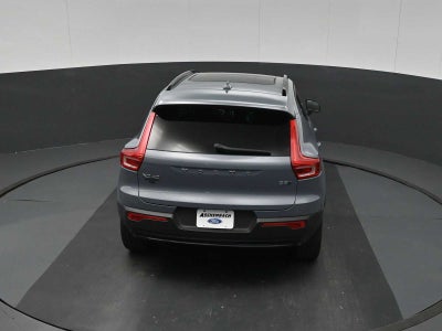 2023 Volvo XC40 Plus Dark Theme