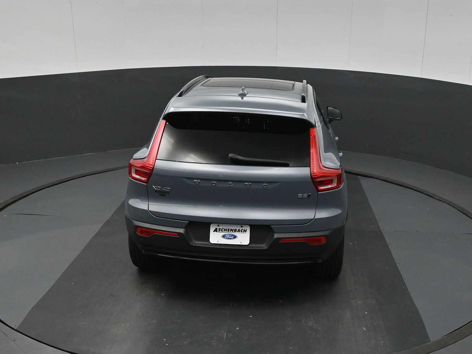 2023 Volvo XC40 Plus Dark Theme