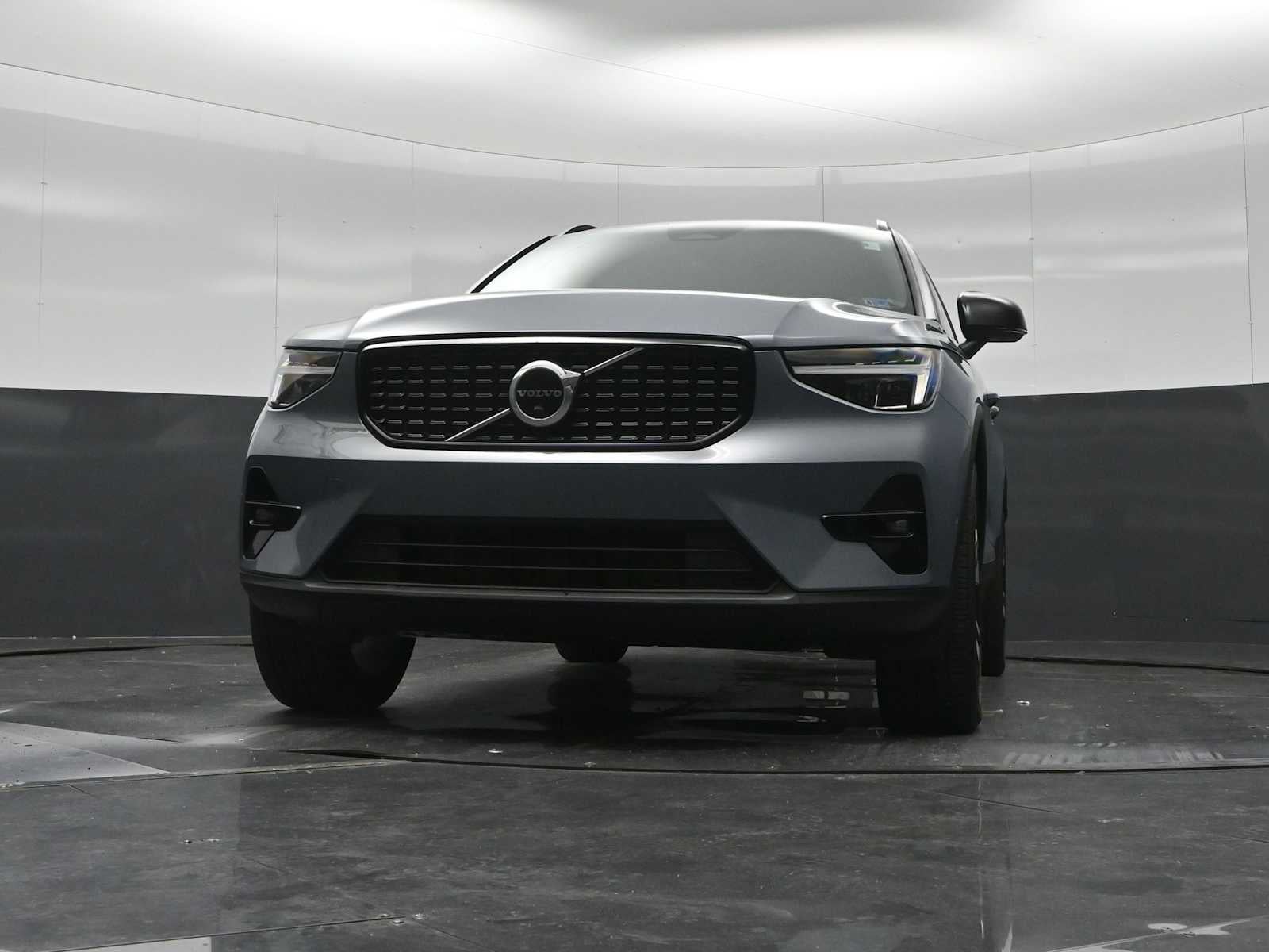 2023 Volvo XC40 Plus Dark Theme