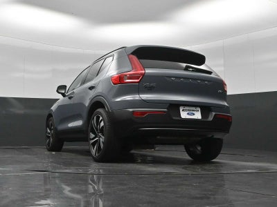 2023 Volvo XC40 Plus Dark Theme