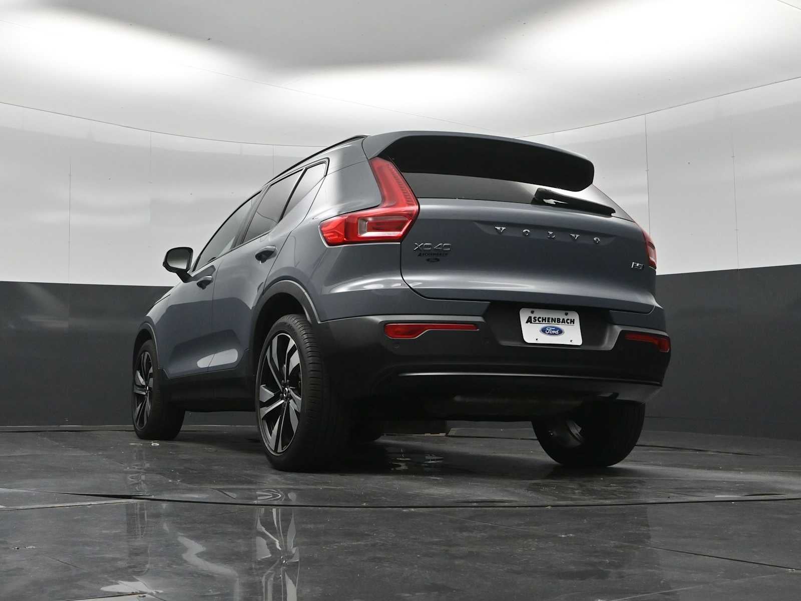 2023 Volvo XC40 Plus Dark Theme