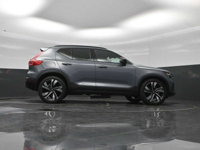 2023 Volvo XC40 Plus Dark Theme