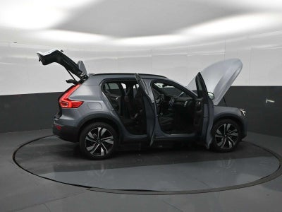 2023 Volvo XC40 Plus Dark Theme