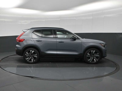 2023 Volvo XC40 Plus Dark Theme