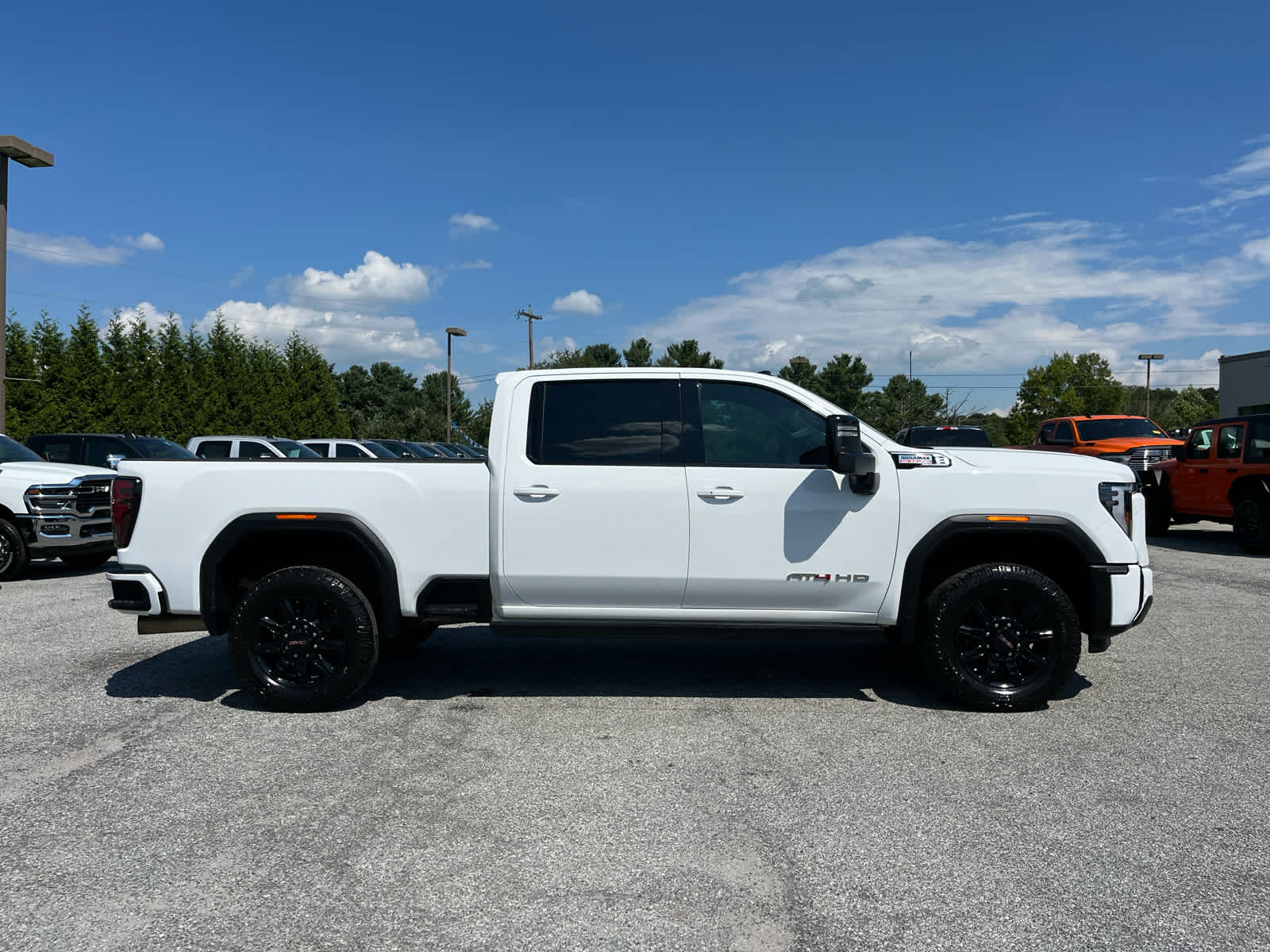 2025 GMC Sierra 2500HD 4WD Crew Cab Standard Bed AT4