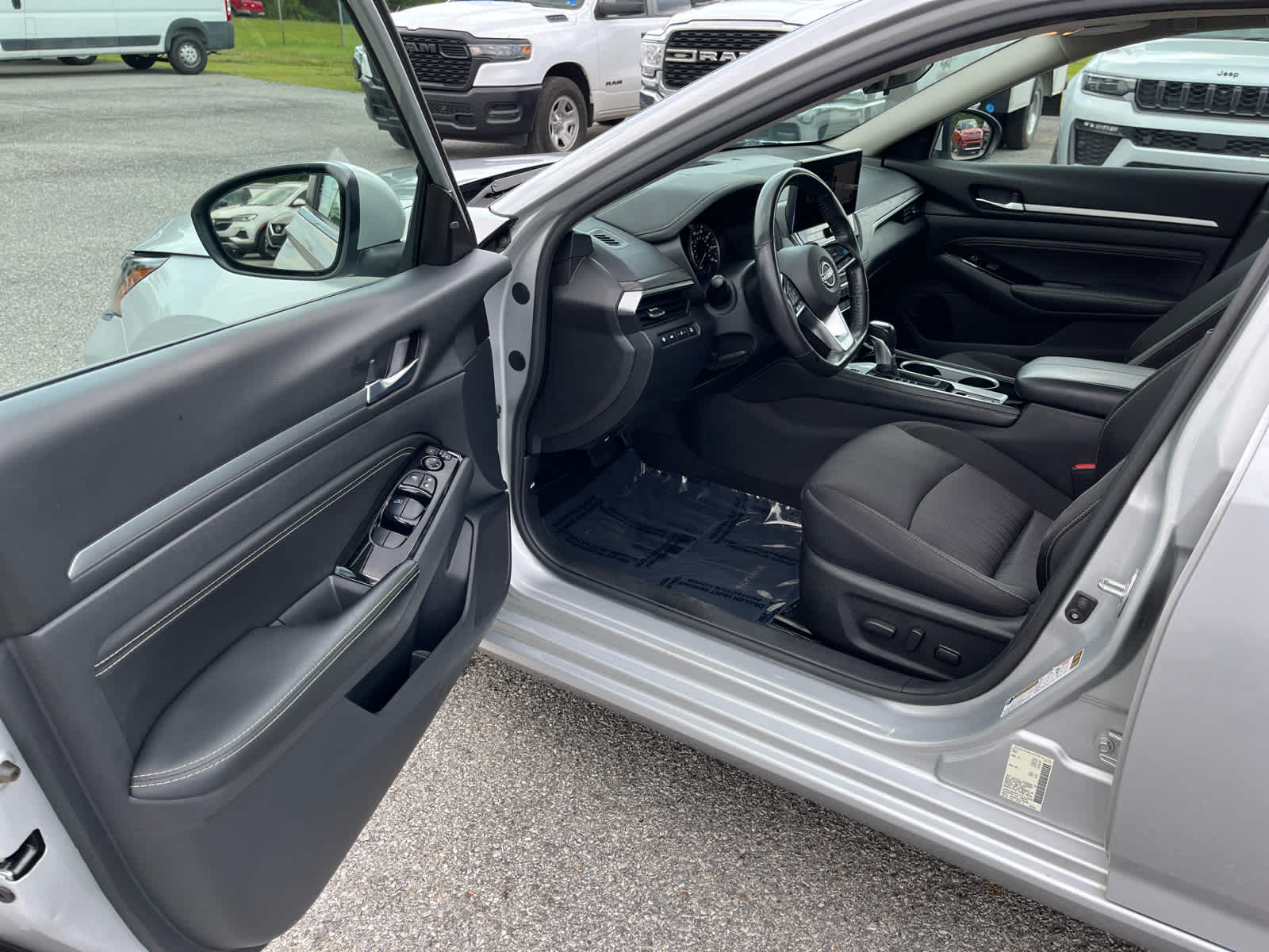 2023 Nissan Altima SV FWD