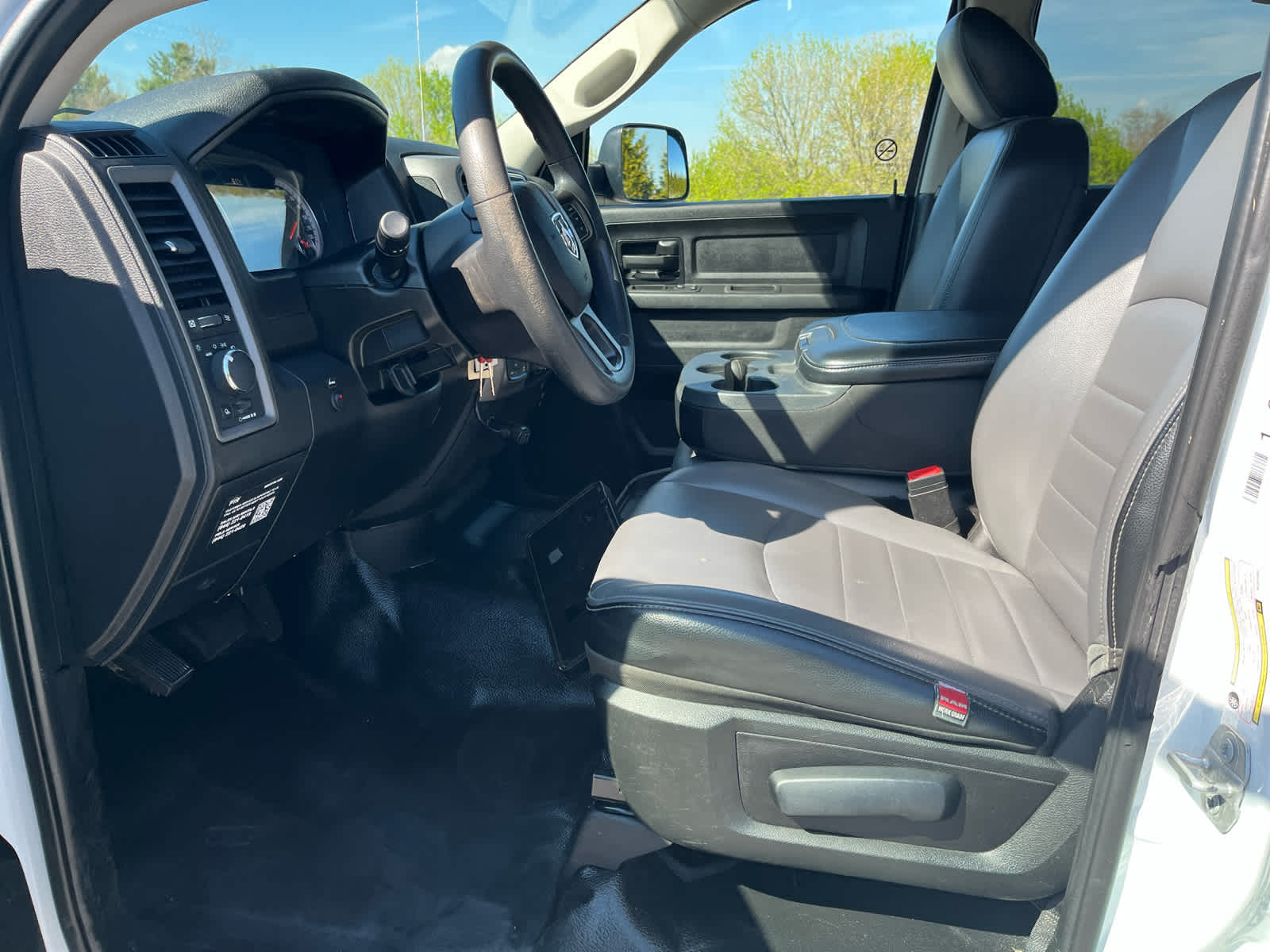 2022 RAM 1500 Classic Tradesman Crew Cab 4x4 5'7' Box