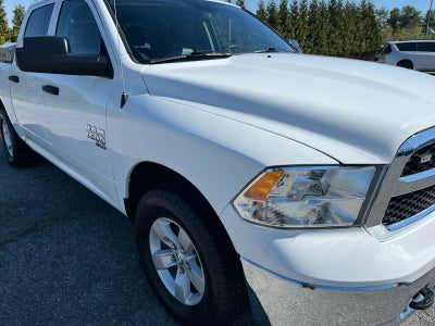 2022 RAM 1500 Classic Tradesman Crew Cab 4x4 5'7' Box