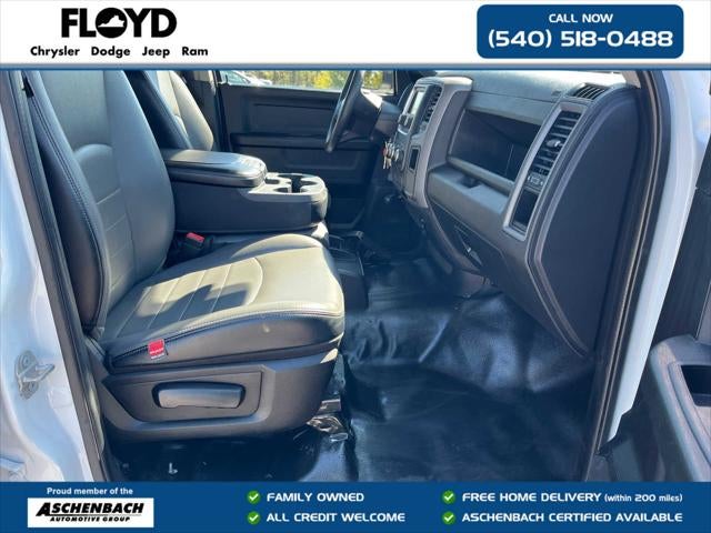 2022 RAM 1500 Classic Tradesman Crew Cab 4x4 5'7' Box