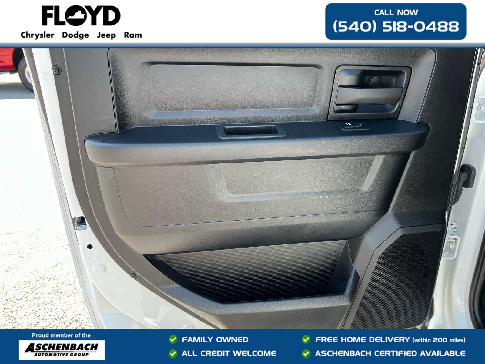2022 RAM 1500 Classic Tradesman Crew Cab 4x4 5'7' Box