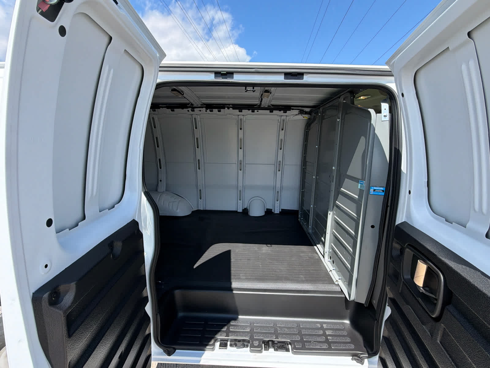 2025 Chevrolet Express Cargo WT