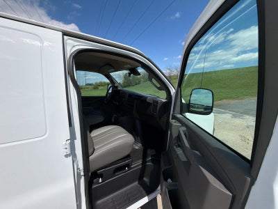 2025 Chevrolet Express Cargo WT