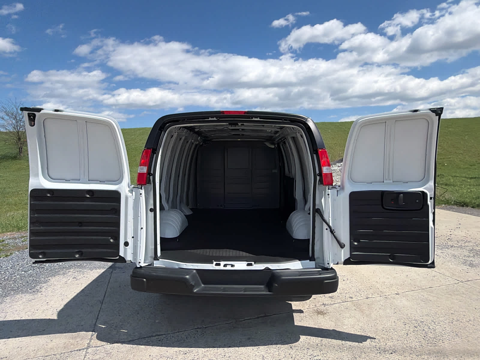 2025 Chevrolet Express Cargo WT