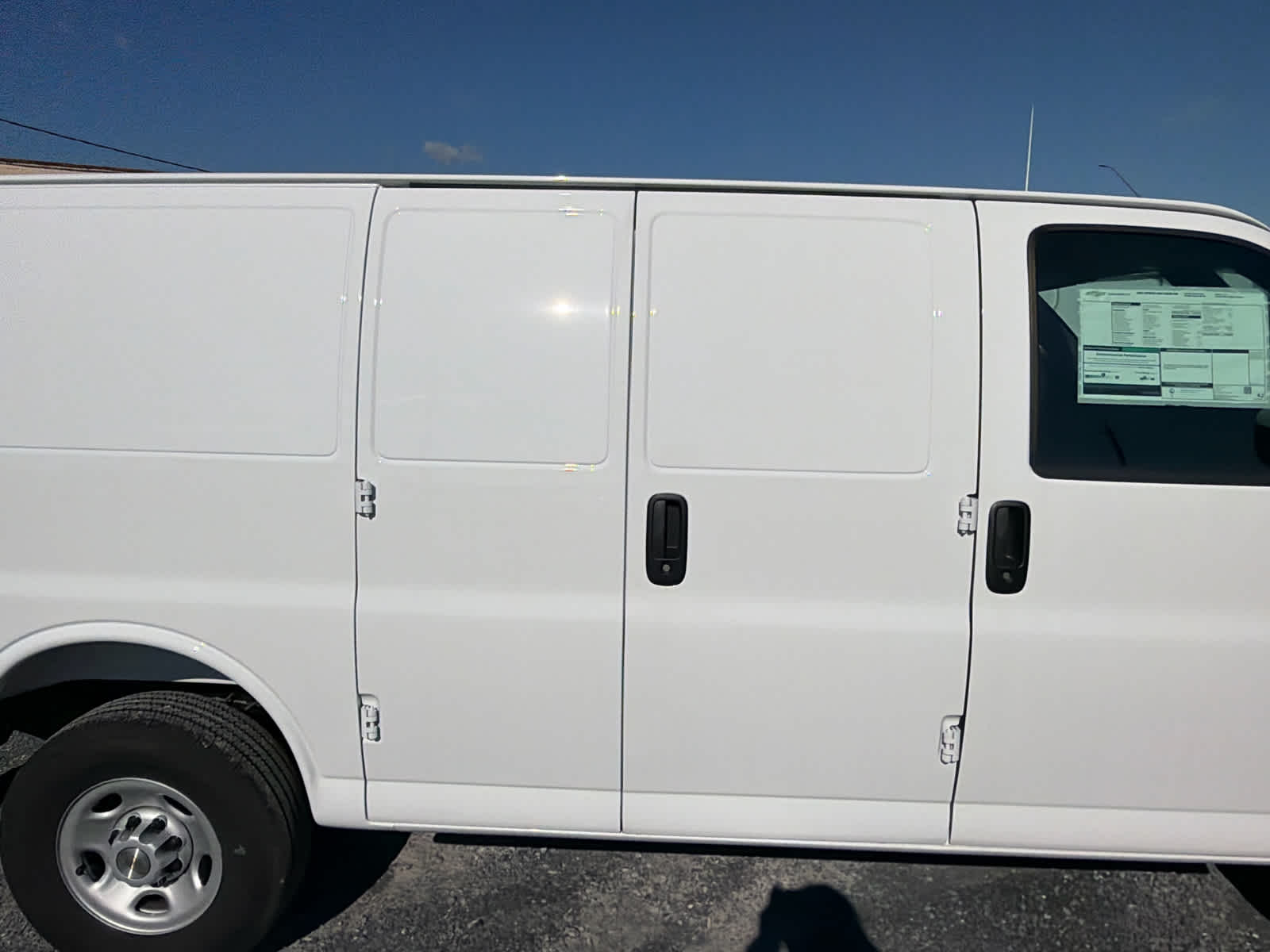 2025 Chevrolet Express Cargo WT