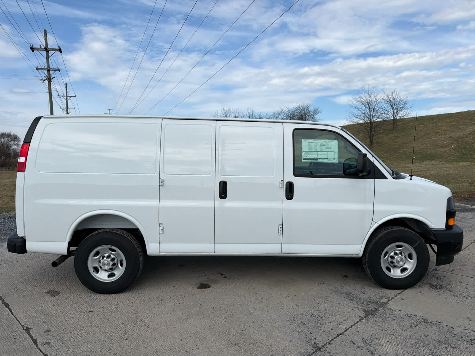 2025 Chevrolet Express Cargo WT
