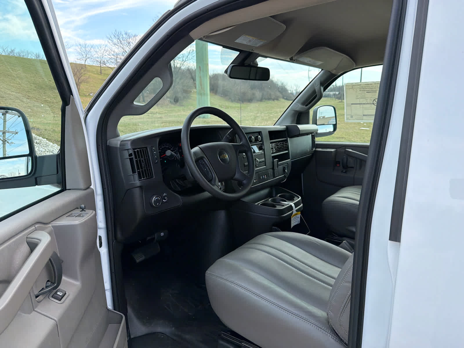 2025 Chevrolet Express Cargo WT