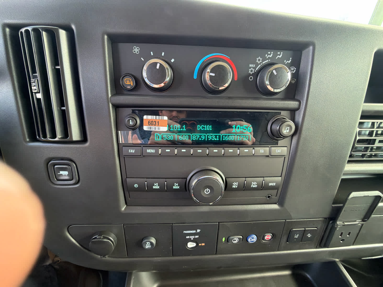 2025 Chevrolet Express Cargo WT