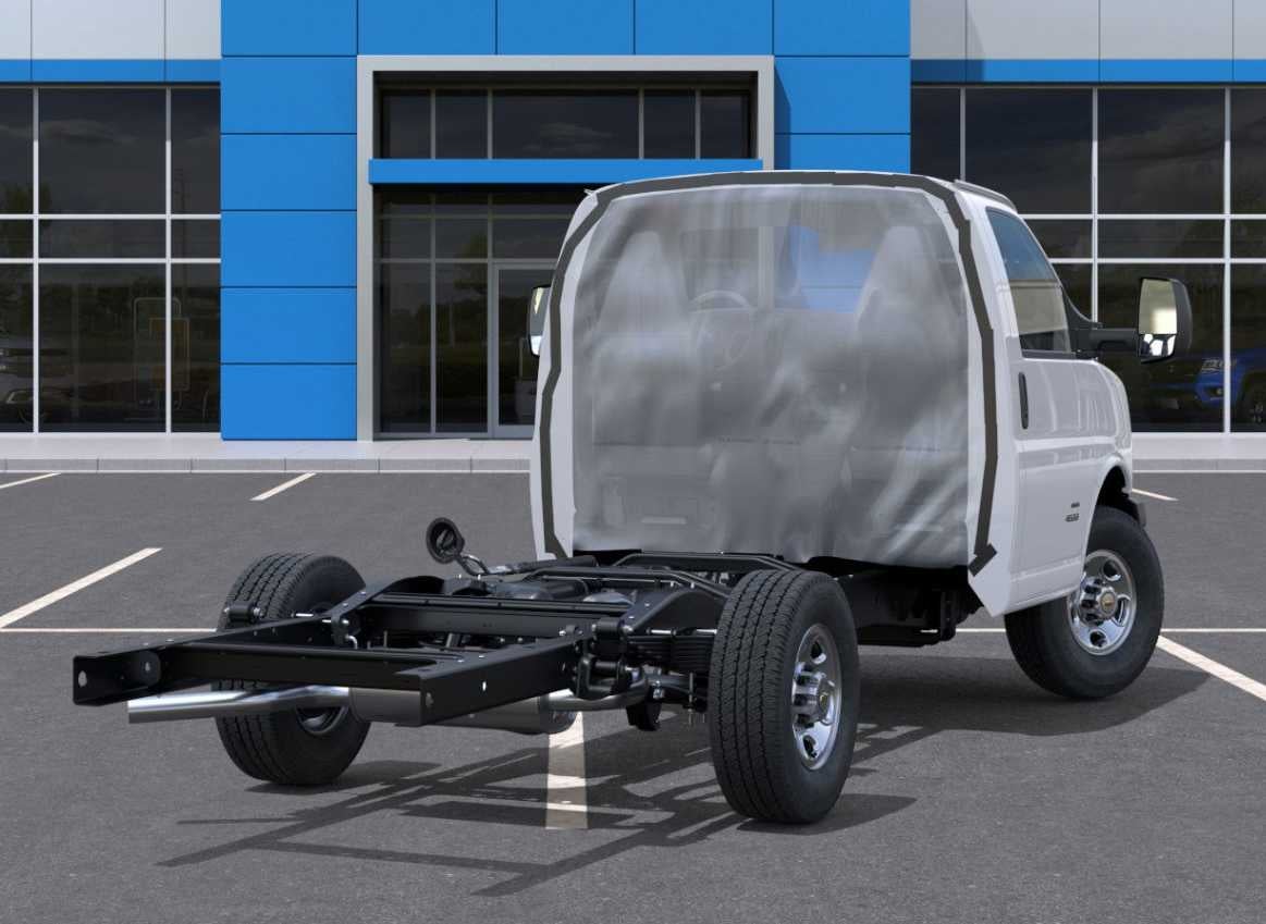 2025 Chevrolet Express Cutaway 3500 1WT